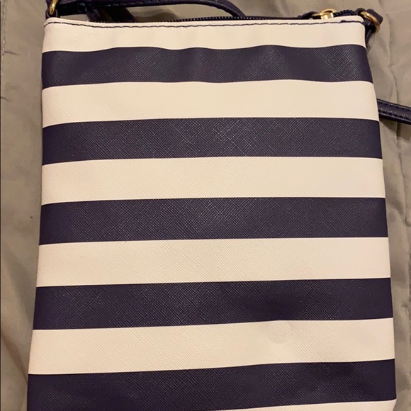 Cross body purse (new) - Picture 2 of 3